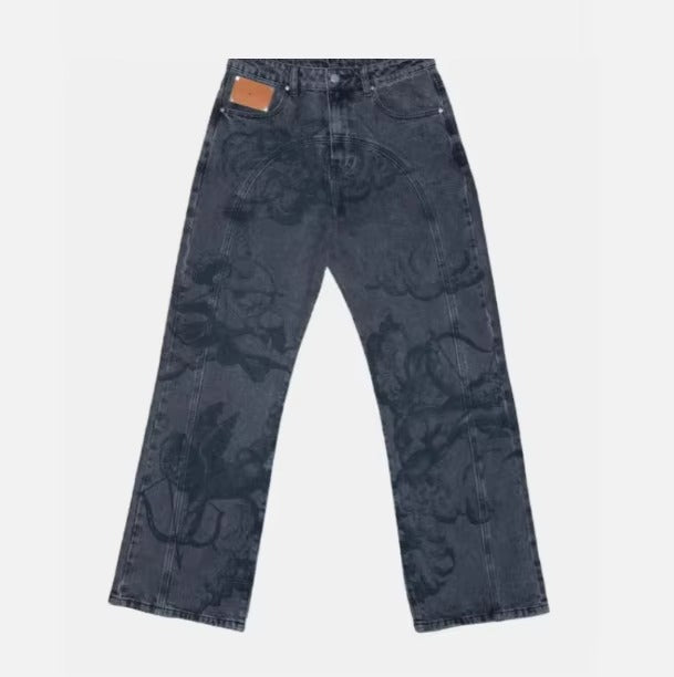 Pantaloni Effetto Denim con Graffiti – Stile e Comfort Infinito